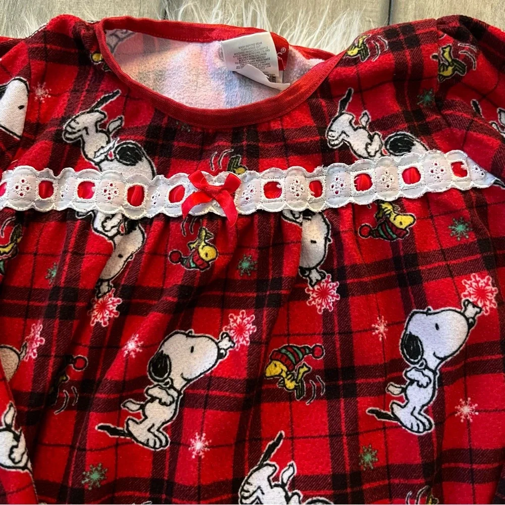 Girls Snoopy Peanuts Christmas Nightgown Size Small